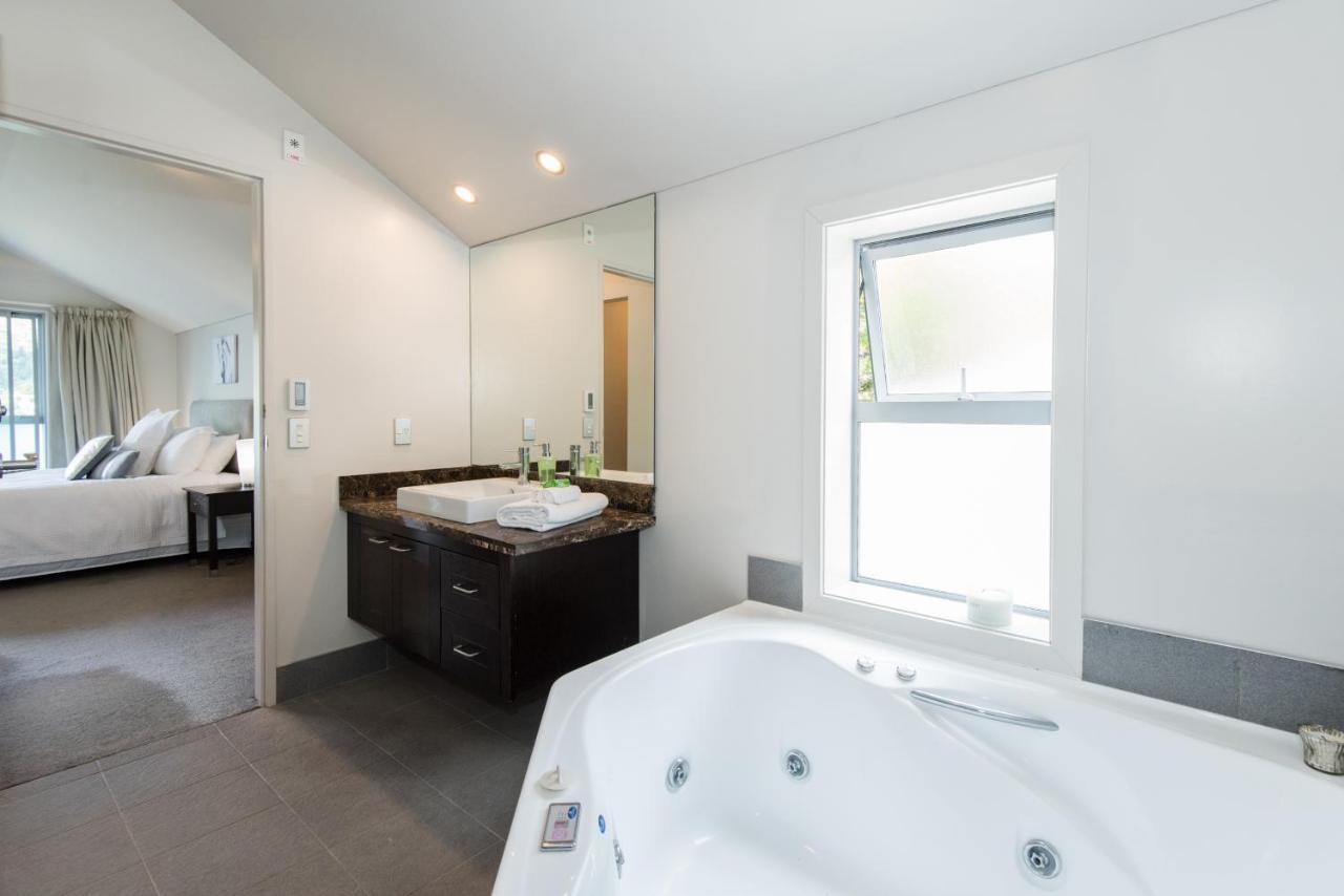 Lakeside Luxury With Spa Queenstown Extérieur photo